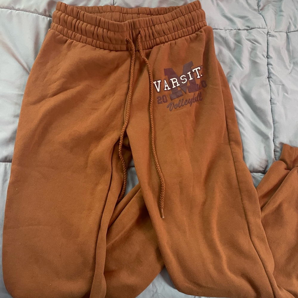 Size S/ brown sweatpants
